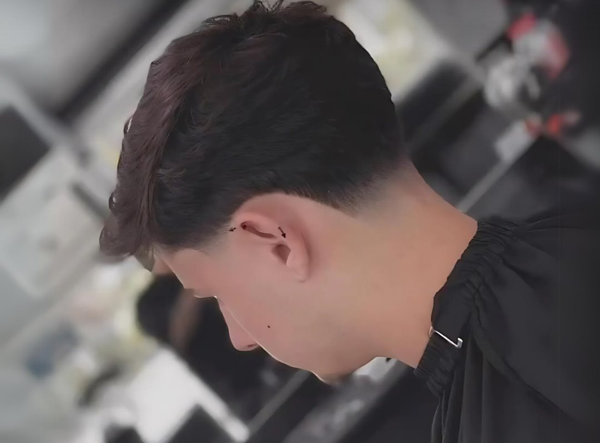 Barba modelada com navalha em barbearia premium no Castelo, BH